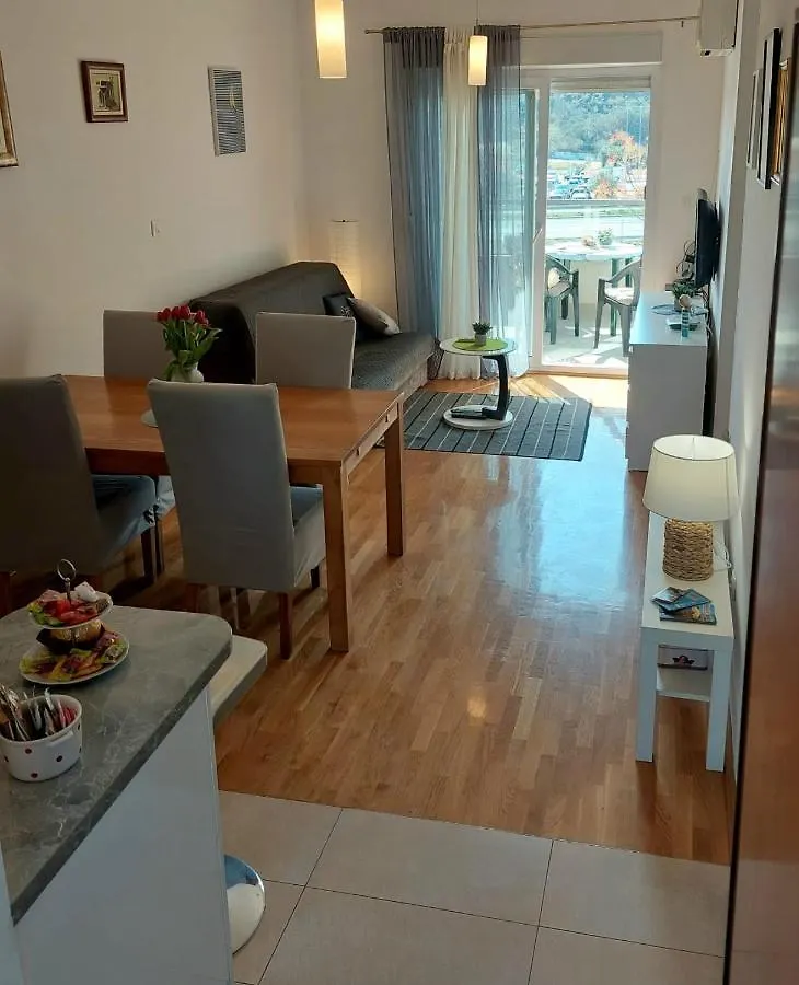 Lana Apartment Split